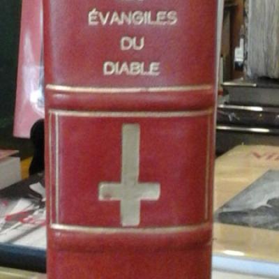 Seignolle Claude présente Les évangiles du Diable selon la croyance populaire