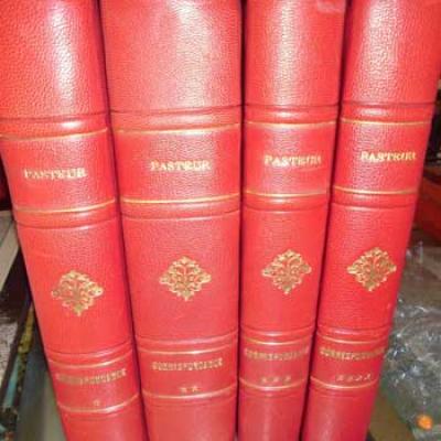 Pasteur Correspondance Tome 1 à 4 Volumes reliés